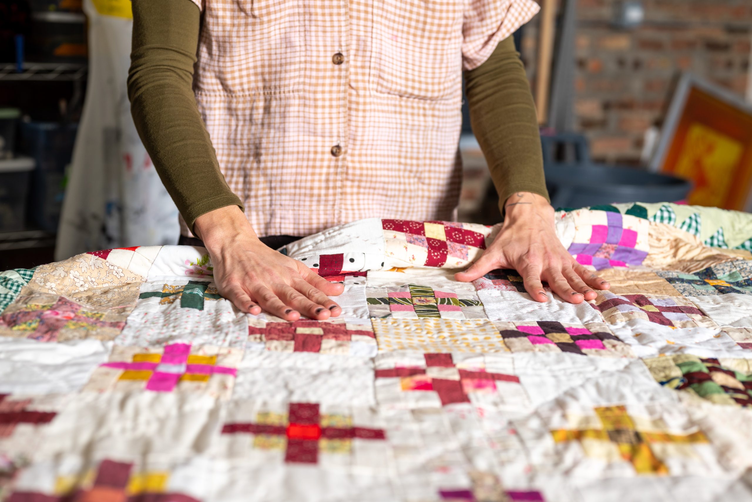 Getting to Know Quilt Church—Chicago’s Queer Hand Quilting Workshop: An Interview with Eve Emrich and Jamie Hopkins